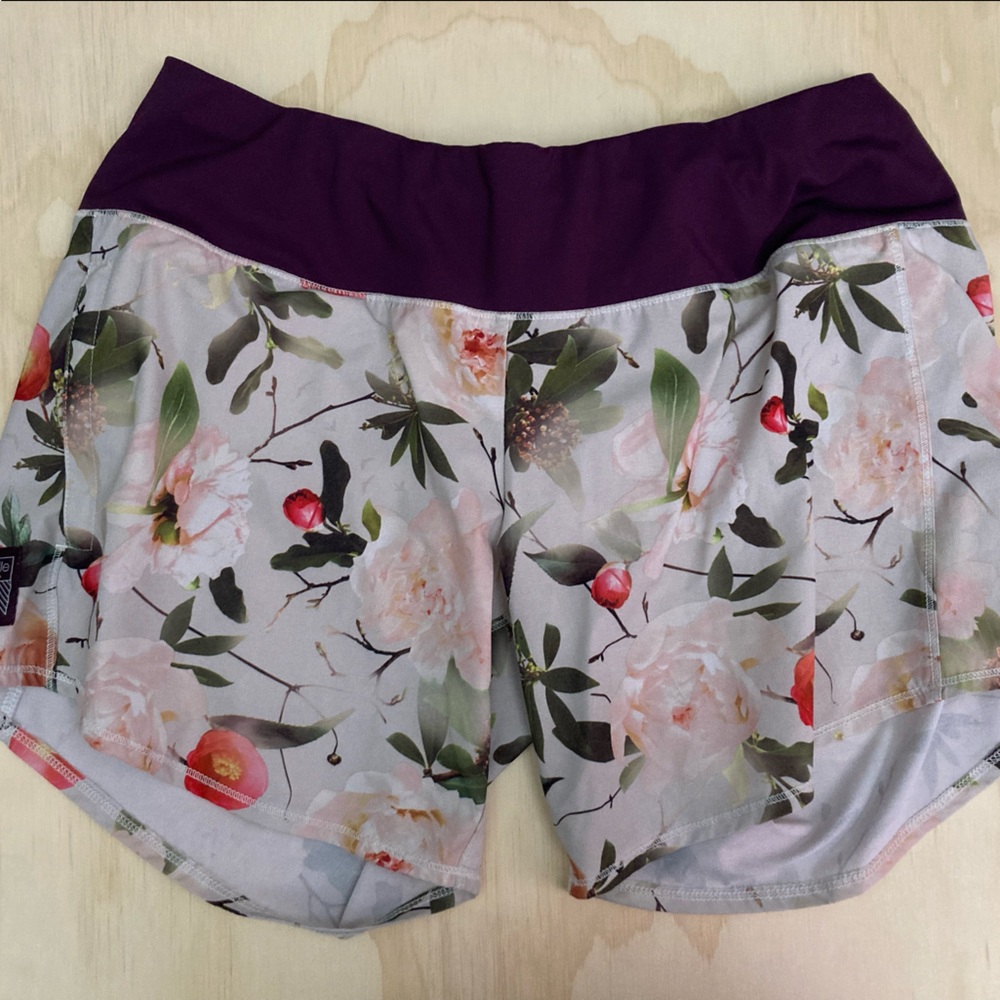 Oiselle Size 6 Long Roga (6" inseam) Shorts Floral